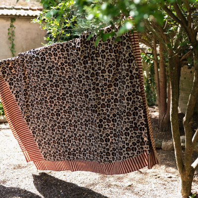 Nappe,plaid,dessus de lit / T L