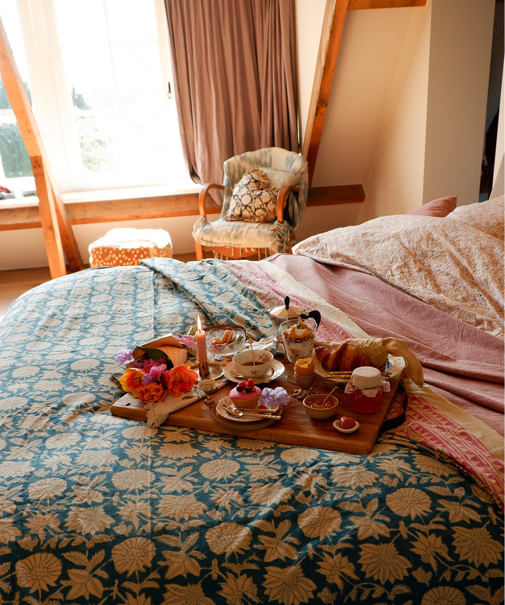 Nappe,plaid,dessus de lit / T L