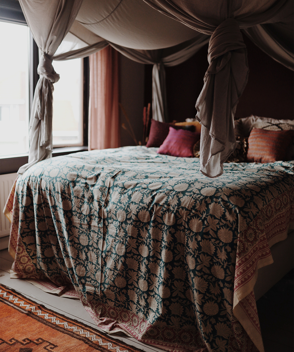 Nappe,plaid,dessus de lit / T L