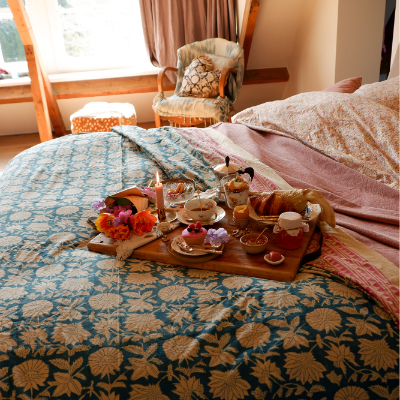 Nappe,plaid,dessus de lit / T L