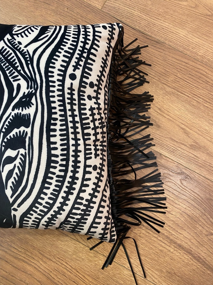 Coussin carr  franges